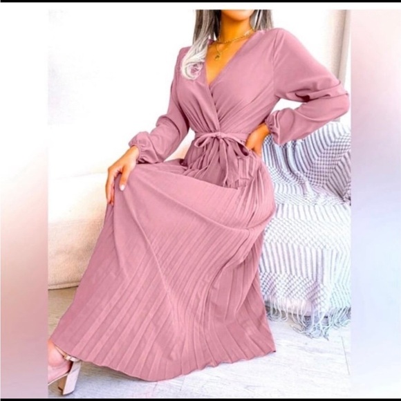 Elegant Pink Pleated Maxi Dress & Floral & Pearl decor Earrings Bundle - Picture 4 of 9